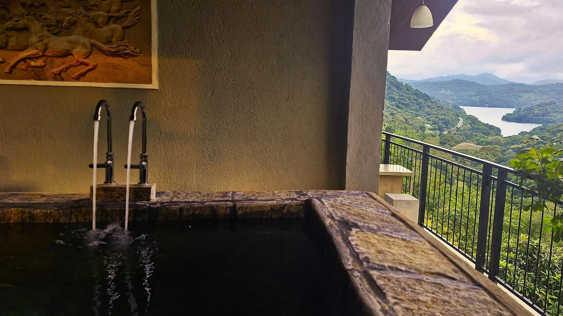Kandy Victoria Eco Resort Hotel